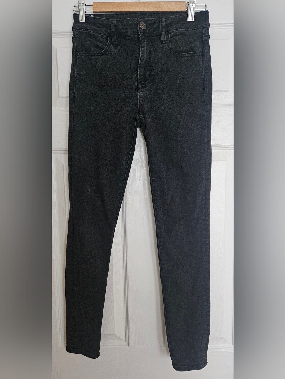 American Eagle Outfitters Black Skinny Jeans. Stretchy. Sizs US 6.